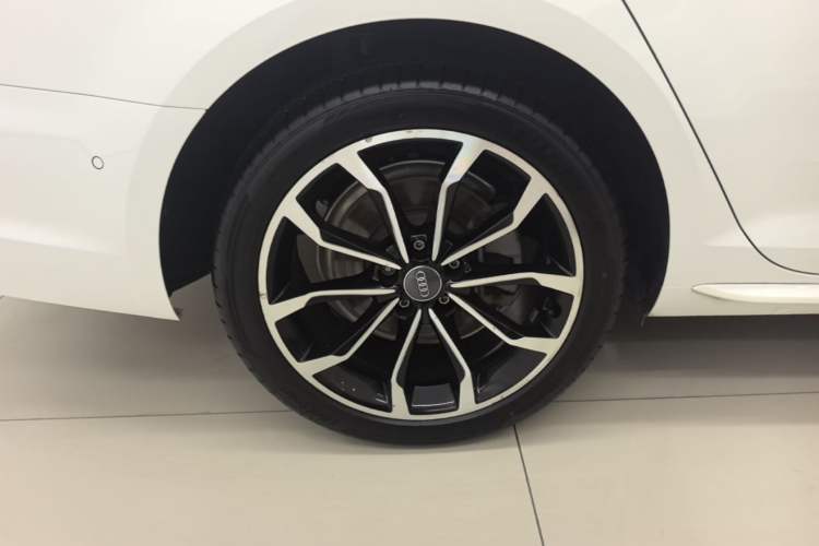 Used Audi A4L 2019 40 TFSI Fashion Edition China VI Emission Standard Right Rear Wheel Hub