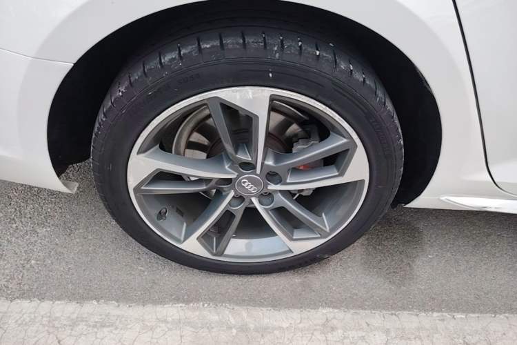 Used Audi A4L 2019 40 TFSI Sporty Version China VI Right Rear Wheel Hub
