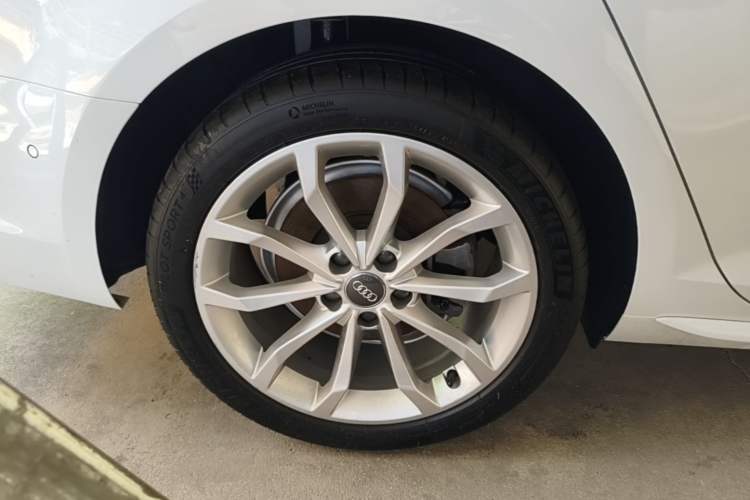Used Audi A4L 2019 40 TFSI Fashion Edition China VI Emission Standard Right Rear Wheel Hub