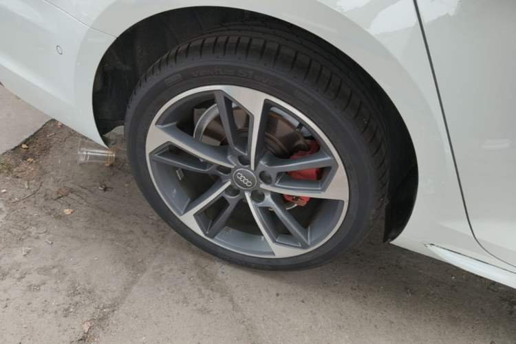 Used Audi A4L 2019 40 TFSI Fashion Edition China VI Emission Standard Right Rear Wheel Hub