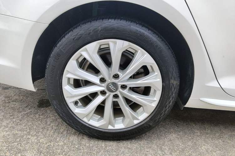 Used Audi A4L 2019 40 TFSI Ambition China VI Right Rear Wheel Hub