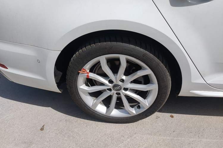 Used Audi A4L 2019 40 TFSI Fashion Edition China VI Emission Standard Right Rear Wheel Hub