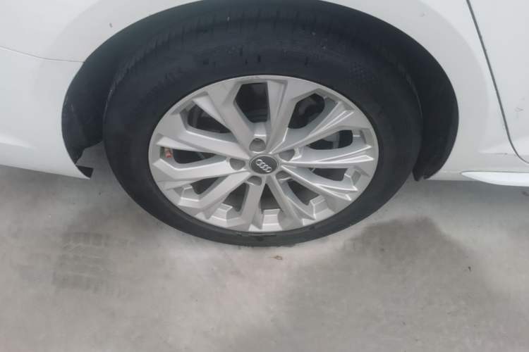 Used Audi A4L 2019 40 TFSI Ambition China VI Right Rear Wheel Hub