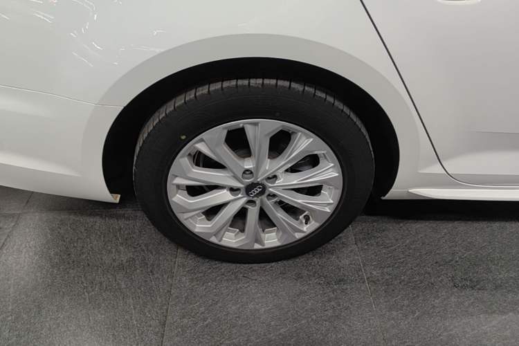 Used Audi A4L 2019 40 TFSI Ambition Version China V Right Rear Wheel Hub