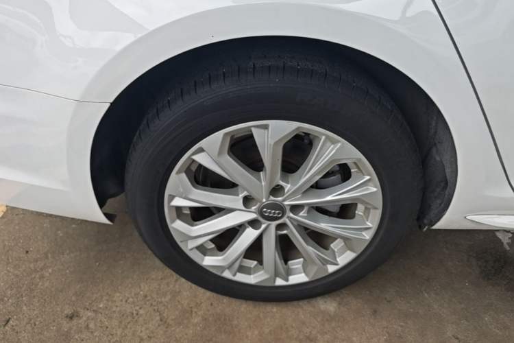 Used Audi A4L 2019 40 TFSI Ambition Version China V Right Rear Wheel Hub