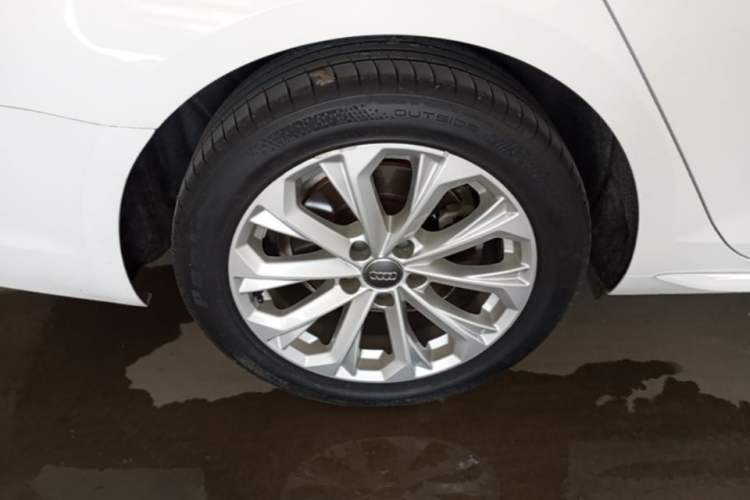 Used Audi A4L 2019 40 TFSI Ambition China VI Right Rear Wheel Hub