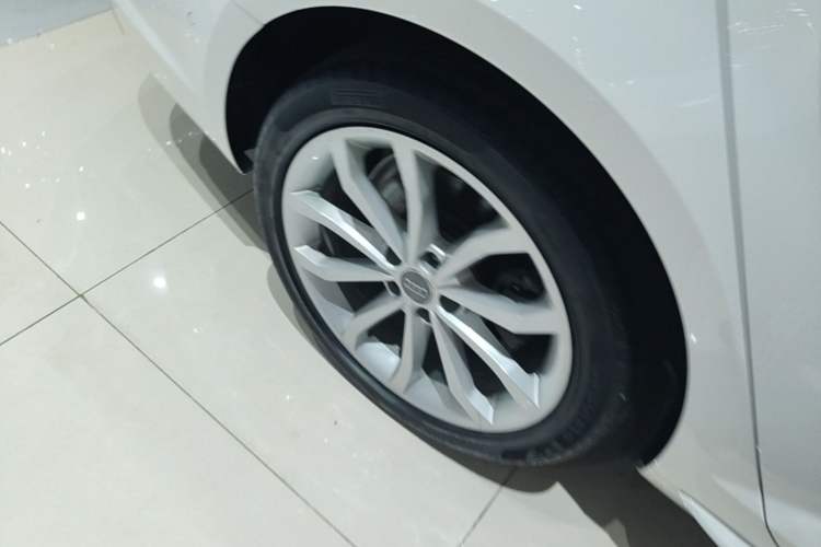 Used Audi A4L 2019 40 TFSI Fashion Edition China VI Emission Standard Right Rear Wheel Hub