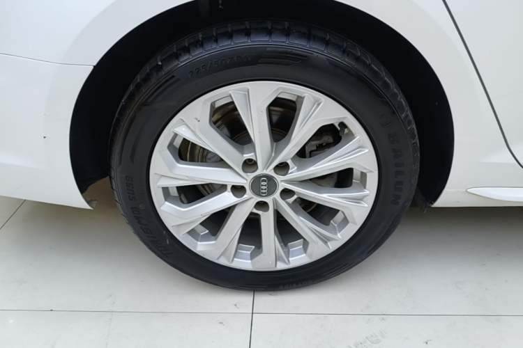 Used Audi A4L 2019 40 TFSI Ambition China VI Right Rear Wheel Hub