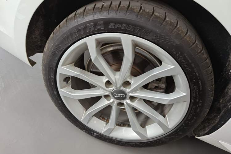 Used Audi A4L 2019 40 TFSI Fashion Version China V Right Rear Wheel Hub