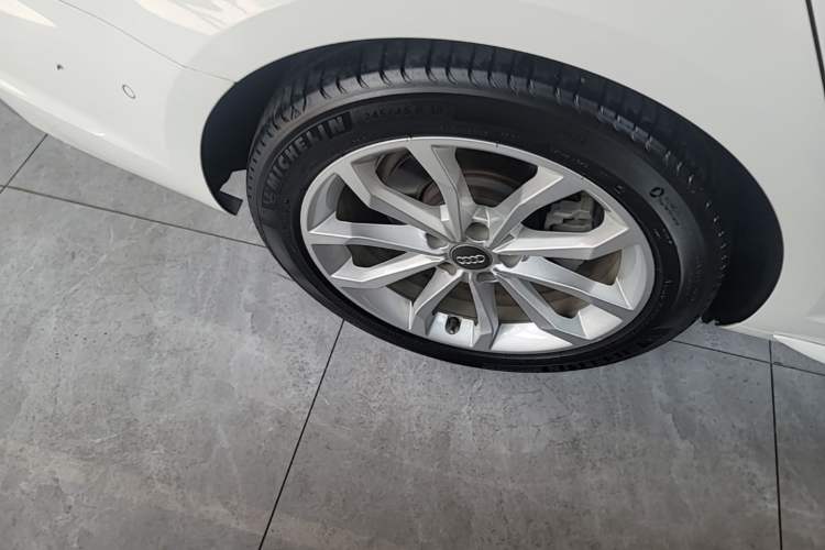 Used Audi A4L 2019 40 TFSI Fashion Edition China VI Emission Standard Right Rear Wheel Hub