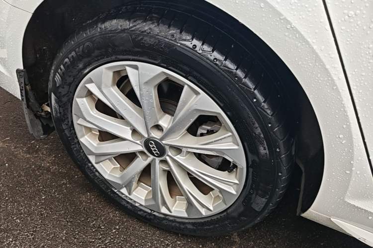 Used Audi A4L 2019 40 TFSI Ambition China VI Right Rear Wheel Hub