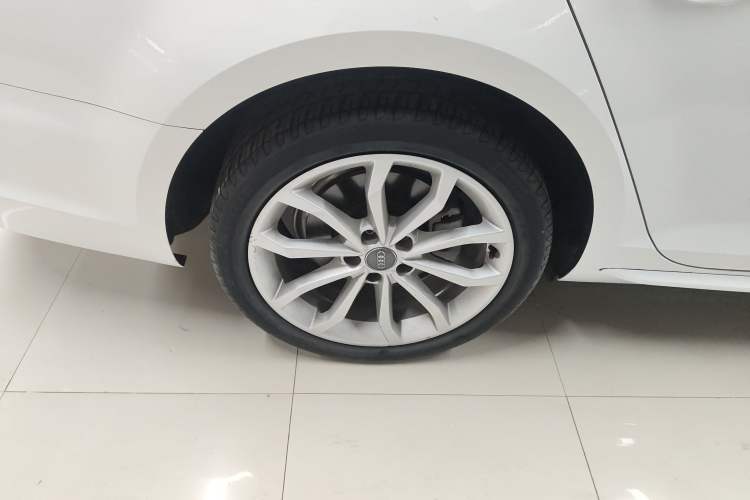 Used Audi A4L 2019 40 TFSI Fashion Edition China VI Emission Standard Right Rear Wheel Hub