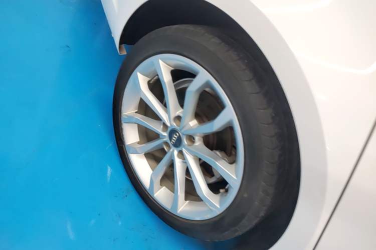 Used Audi A4L 2019 40 TFSI Fashion Edition China VI Emission Standard Right Rear Wheel Hub