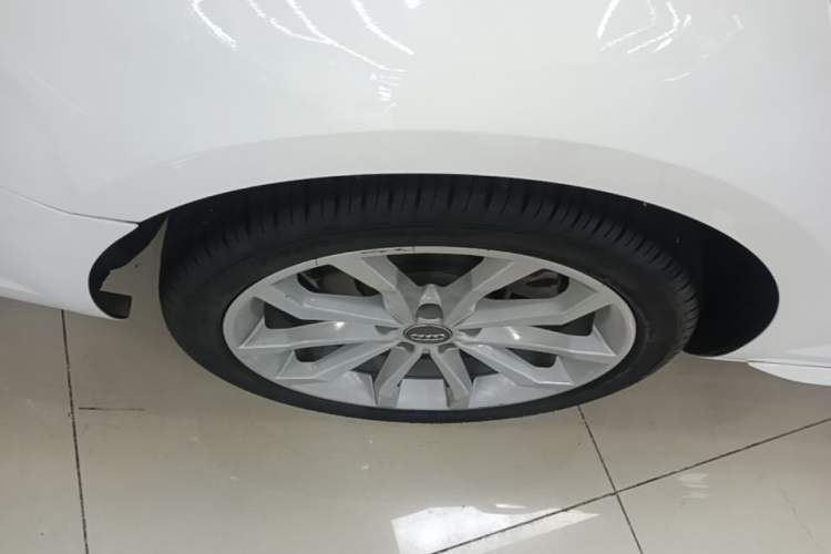 Used Audi A4L 2019 40 TFSI Ambition China VI Right Rear Wheel Hub