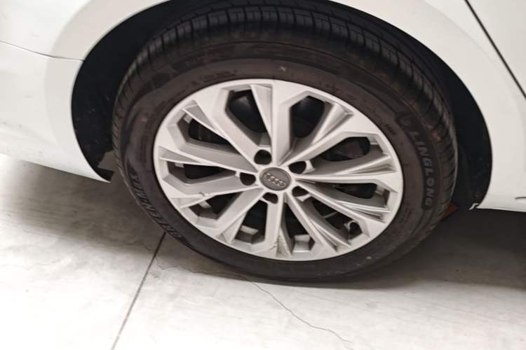Used Audi A4L 2019 40 TFSI Ambition Version China V Right Rear Wheel Hub
