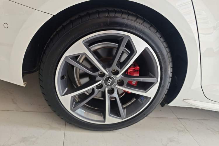 Used Audi A4L 2019 40 TFSI Fashion Edition China VI Emission Standard Right Rear Wheel Hub