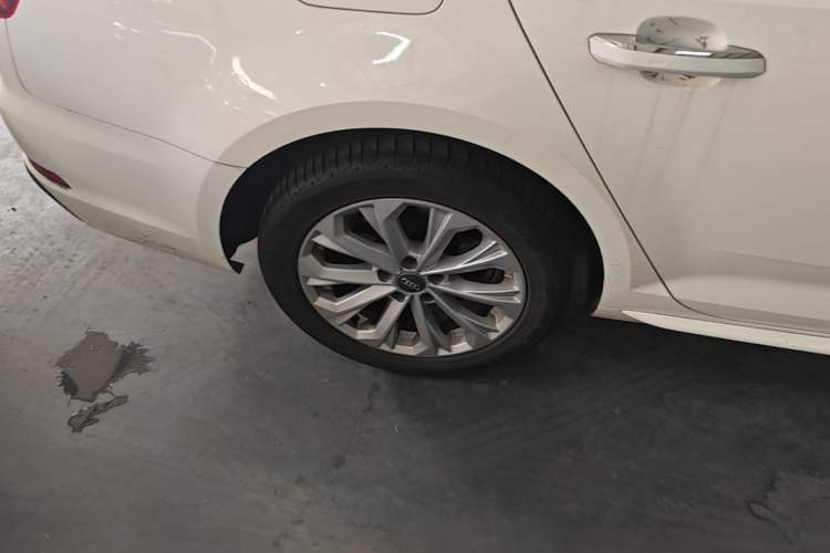 Used Audi A4L 2019 40 TFSI Ambition China VI Right Rear Wheel Hub