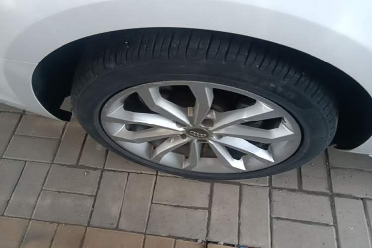 Used Audi A4L 2019 40 TFSI Fashion Edition China VI Emission Standard Right Rear Wheel Hub