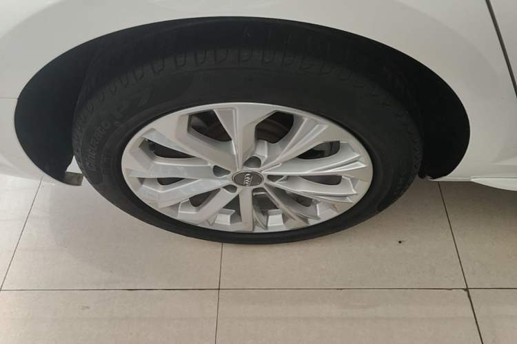 Used Audi A4L 2019 40 TFSI Ambition China VI Right Rear Wheel Hub