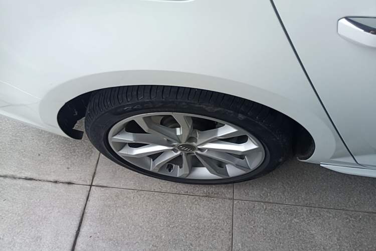 Used Audi A4L 2019 40 TFSI Ambition China VI Right Rear Wheel Hub