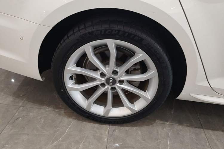 Used Audi A4L 2019 40 TFSI Fashion Edition China VI Emission Standard Right Rear Wheel Hub
