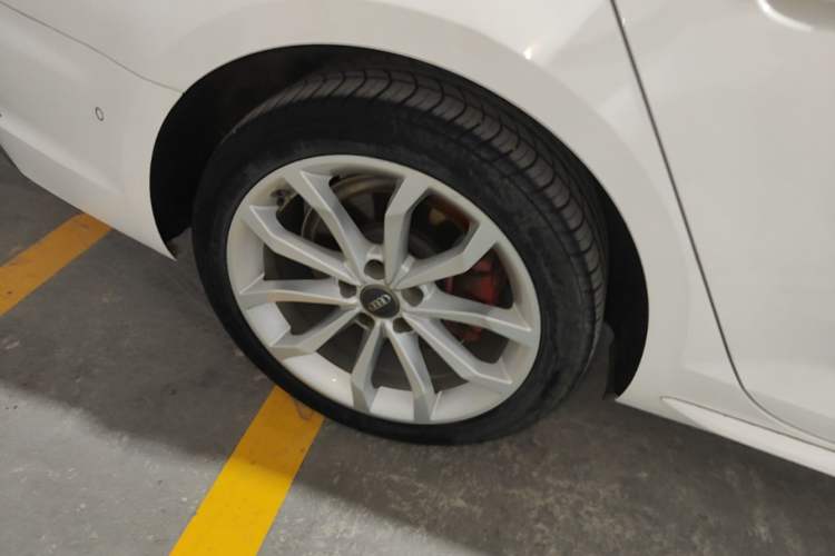 Used Audi A4L 2019 40 TFSI Fashion Edition China VI Emission Standard Right Rear Wheel Hub