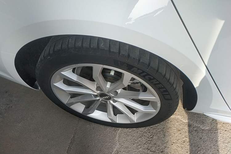Used Audi A4L 2019 40 TFSI Fashion Version China V Right Rear Wheel Hub