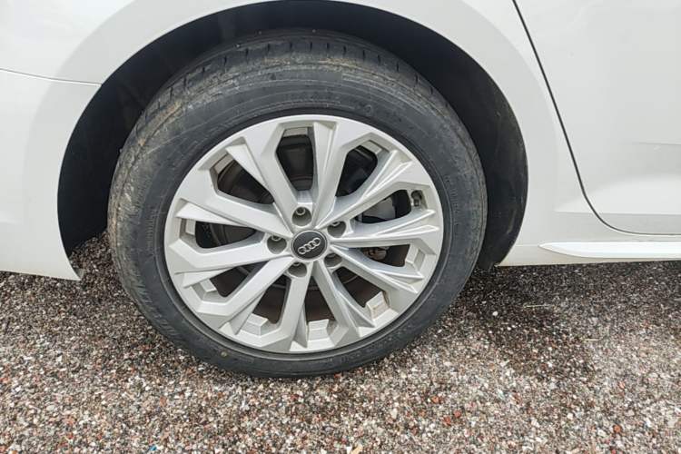 Used Audi A4L 2019 40 TFSI Ambition China VI Right Rear Wheel Hub
