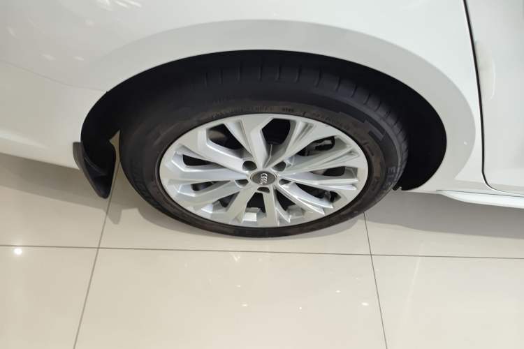 Used Audi A4L 2019 40 TFSI Ambition China VI Right Rear Wheel Hub