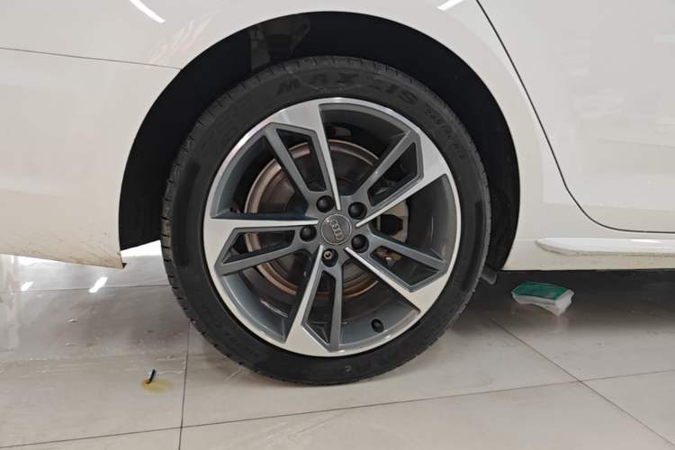 Used Audi A4L 2019 40 TFSI Ambition China VI Right Rear Wheel Hub