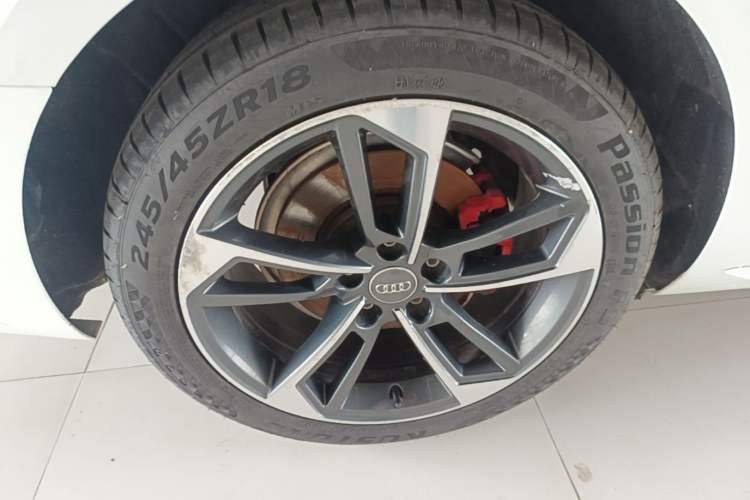 Used Audi A4L 2019 40 TFSI Ambition China VI Right Rear Wheel Hub