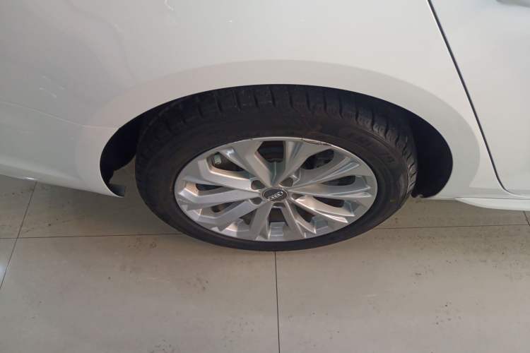 Used Audi A4L 2019 40 TFSI Ambition Version China V Right Rear Wheel Hub