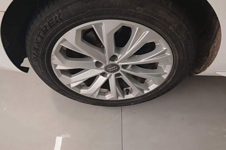 Used Audi A4L 2019 40 TFSI Ambition China VI Right Rear Wheel Hub