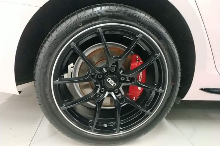 Used Audi A4L 2019 40 TFSI Fashion Edition China VI Emission Standard Right Rear Wheel Hub
