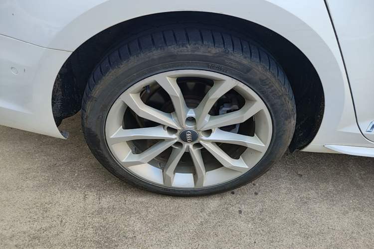 Used Audi A4L 2019 40 TFSI Fashion Version China V Right Rear Wheel Hub