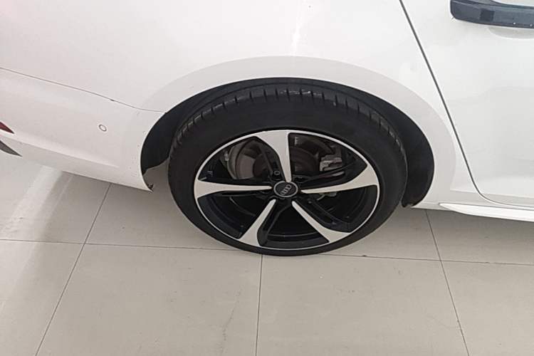 Used Audi A4L 2019 40 TFSI Fashion Version China V Right Rear Wheel Hub