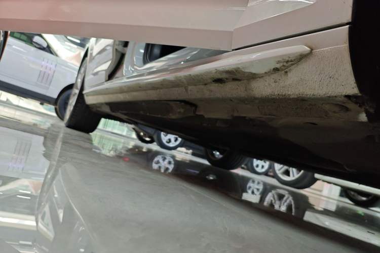 Used Audi A4L 2019 40 TFSI Fashion Edition China VI Emission Standard Right Side Sill