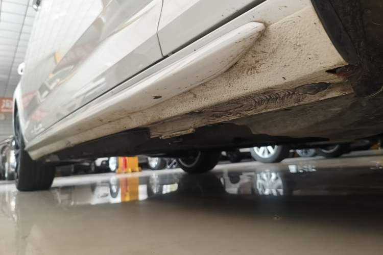 Used Audi A4L 2019 40 TFSI Fashion Edition China VI Emission Standard Right Side Sill