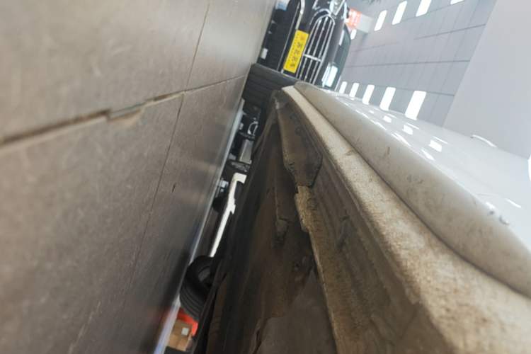 Used Audi A4L 2019 40 TFSI Fashion Edition China VI Emission Standard Right Side Sill
