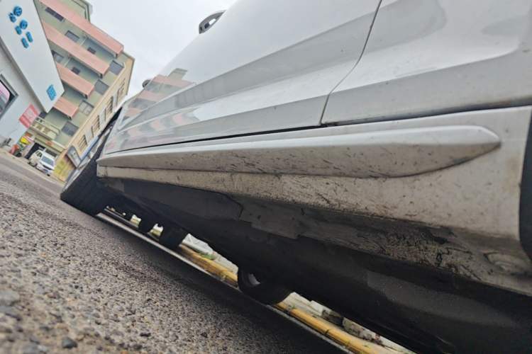 Used Audi A4L 2019 40 TFSI Fashion Edition China VI Emission Standard Right Side Sill