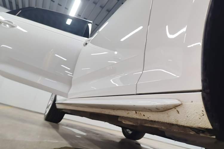 Used Audi A4L 2019 40 TFSI Fashion Edition China VI Emission Standard Right Side Sill