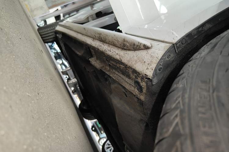 Used Audi A4L 2019 40 TFSI Fashion Edition China VI Emission Standard Right Side Sill
