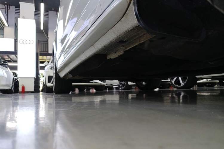 Used Audi A4L 2019 40 TFSI Fashion Edition China VI Emission Standard Right Side Sill