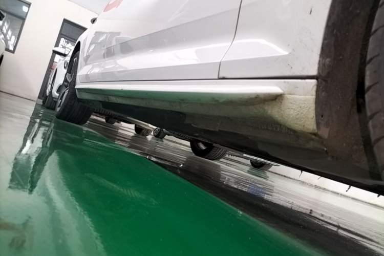Used Audi A4L 2019 40 TFSI Ambition China VI Right Side Sill