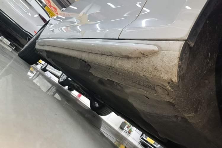 Used Audi A4L 2019 40 TFSI Fashion Edition China VI Emission Standard Right Side Sill