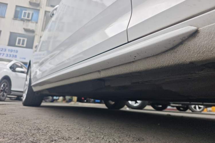 Used Audi A4L 2019 40 TFSI Fashion Edition China VI Emission Standard Right Side Sill