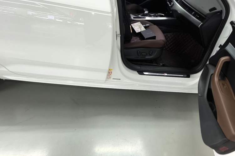 Used Audi A4L 2019 40 TFSI Fashion Version China V Right Side Sill