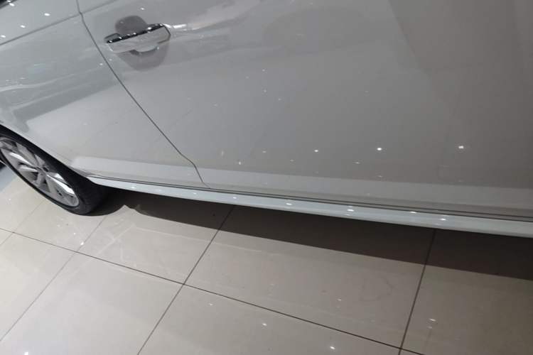 Used Audi A4L 2019 40 TFSI Fashion Edition China VI Emission Standard Right Side Sill