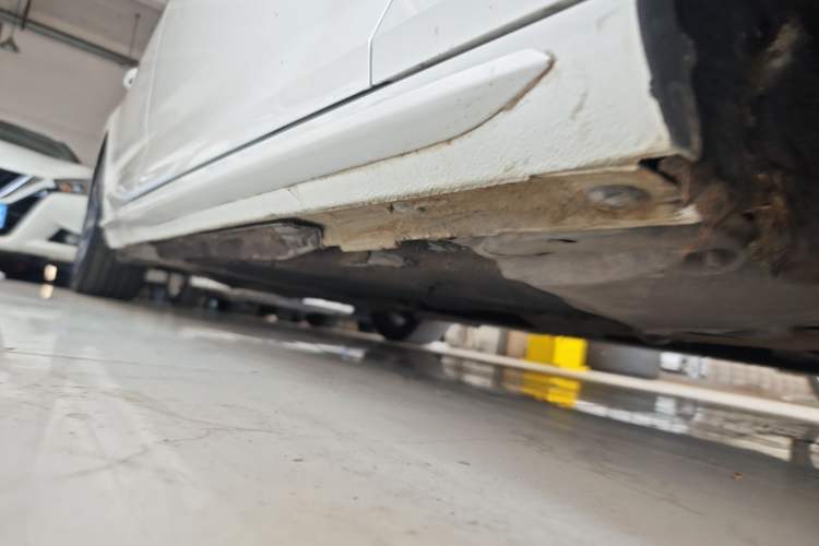 Used Audi A4L 2019 40 TFSI Fashion Edition China VI Emission Standard Right Side Sill