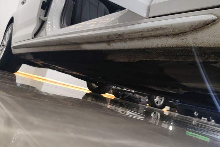 Used Audi A4L 2019 40 TFSI Fashion Edition China VI Emission Standard Right Side Sill